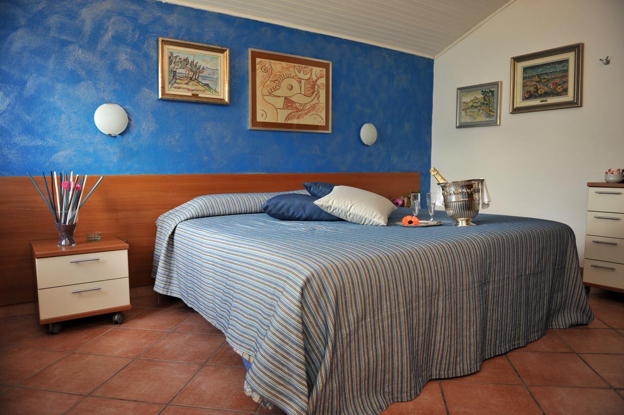 Hotel Bellavista Meuble Monte Isola Eksteriør billede